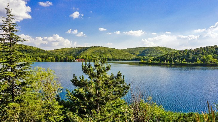 Walk around Lake Eymir