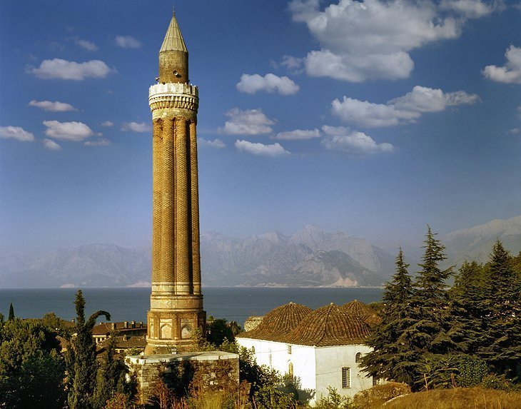 Grooved minaret