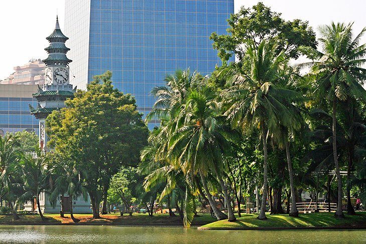 Walk around the Lumpini Park