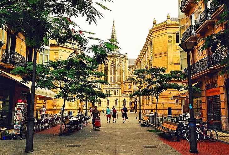 Elegant boulevards and markets