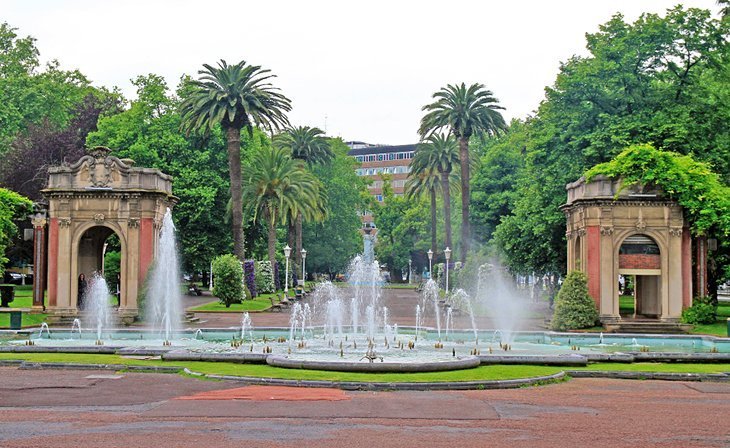 Relax at Parque Doña Casilda de Iturrizar