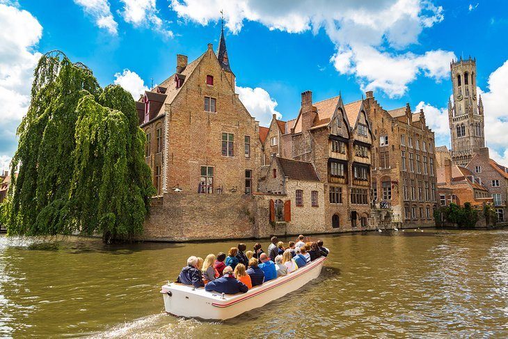 Cruise on the channels