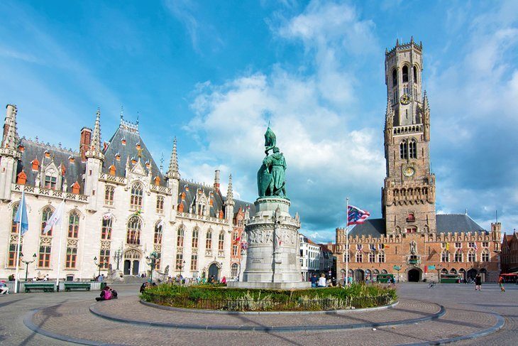 Climbs to the tip of the bell (BelFort van Brugge)