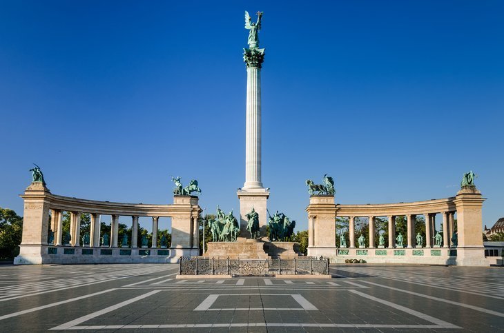 The Eroilor Square and the Millennium Monument
