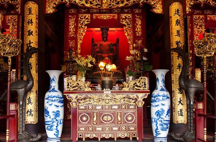 Admire the Temple of Literature