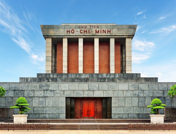 Visit Mausoleum Ho Chi Minh