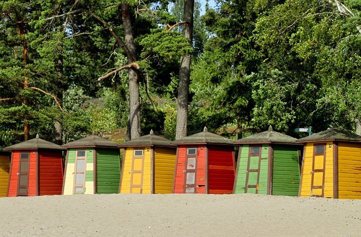 Relax on the beach in the Hietaniemi area