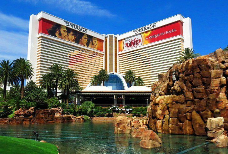 Hotel Mirage: Vulcan in the eruption and the secret garden of Siegfried & Amp;Roy