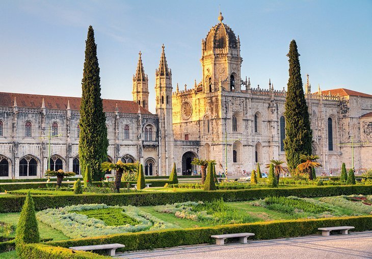 Mosteiro Dos Jerónimos: built in honor of the Age of Portugal's discovery