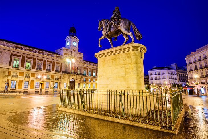 Puerta del Sol: The heart of the city