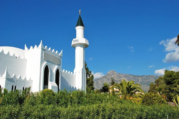 Mosque of King Abdul Aziz Al Saud (Moschea Marbella)
