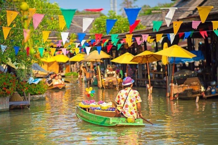 Flontant market of four regions