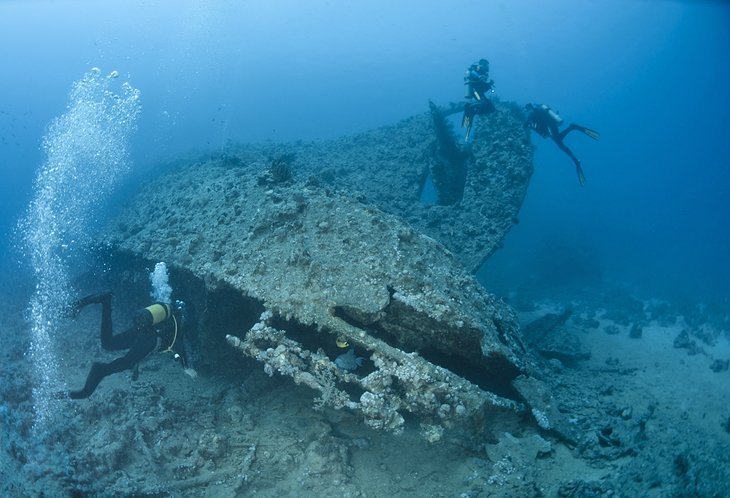 Diving with wrecks on the Dunraven site