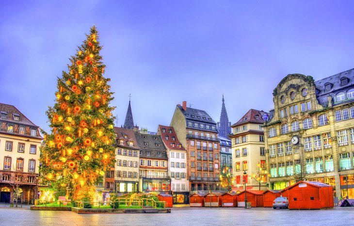 Shopping at Christmas markets (Marchés de Noël)