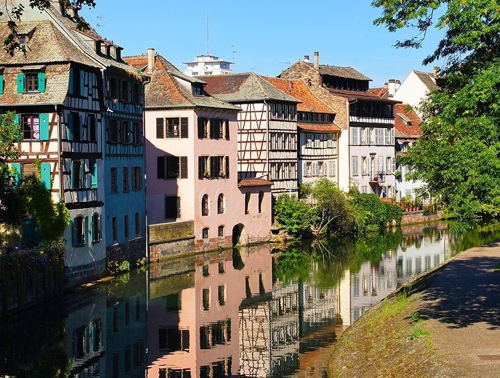 Wrying on the narrow streets of Quartier des Tanneurs (La Petite France)