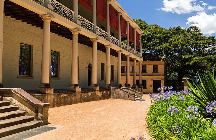 Explore Macquarie Street and New South Wales State Library