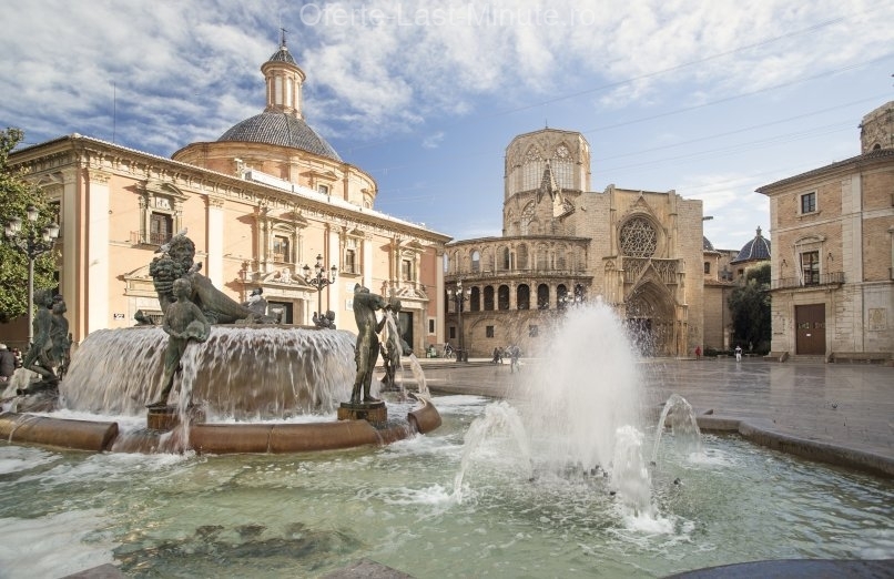 Cathedral and Plaza from Virgen