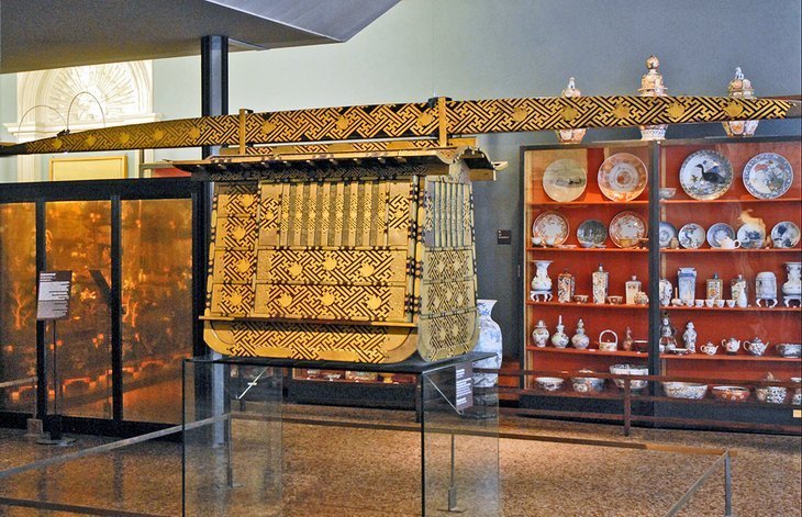 CA \ 'Pesaro and Galleria D \' Modern Arts