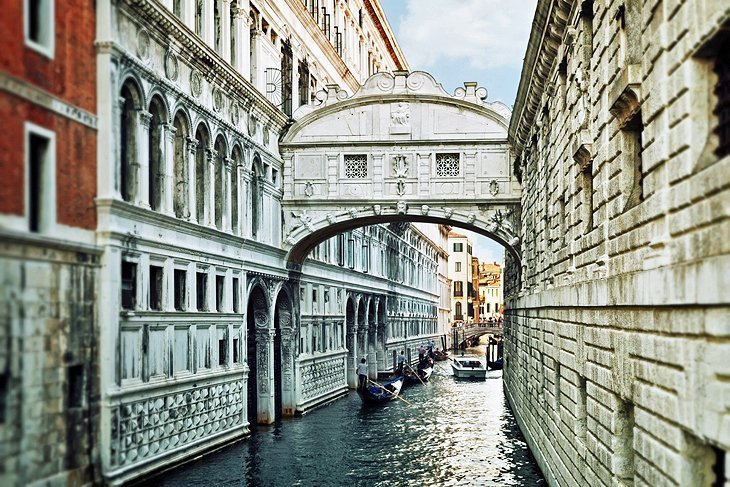 Palazzo Ducal (Dogilor Palace) and Sighs Bridge