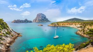 About Ibiza (Spain), when to go, good periods and tourist attractions